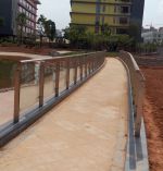 社區(qū)廣場(chǎng)玻璃欄桿